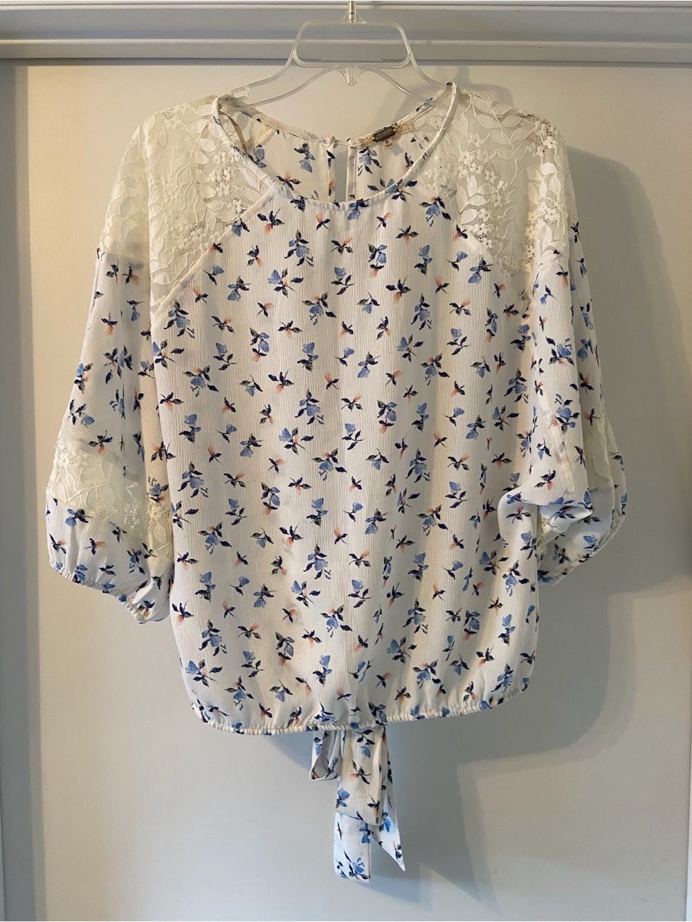 gimmicks by BKE White Top with Blue Floral Print & Lace Shoulders